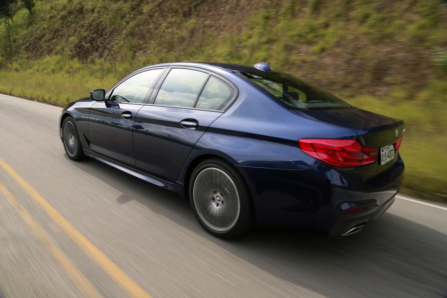  BMW 540i Sedan M Sport 2017 года  (LA) (фото 21 из 40)